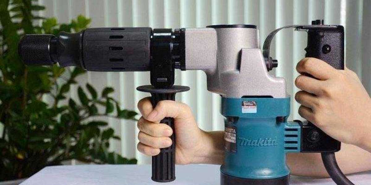 Máy đục bê tông Makita HM0810TA