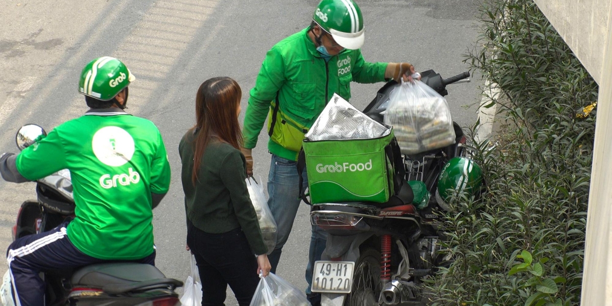 Pesan Makanan dan Berangkat dengan Cepat Bersama GoFood Plus & Grab Now Motor