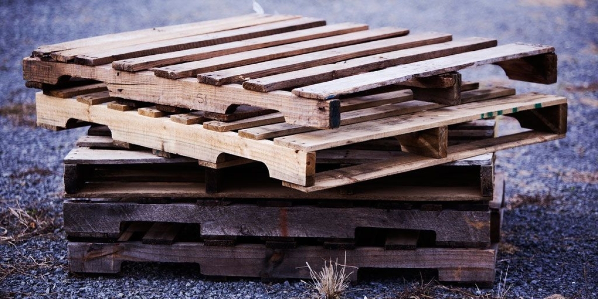 Exploring the Versatility of Wood Pallets: From Shipping to Furniture