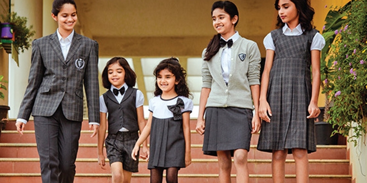 Choosing the Best Uniform Manufacturer in Delhi: A Comprehensive Guide