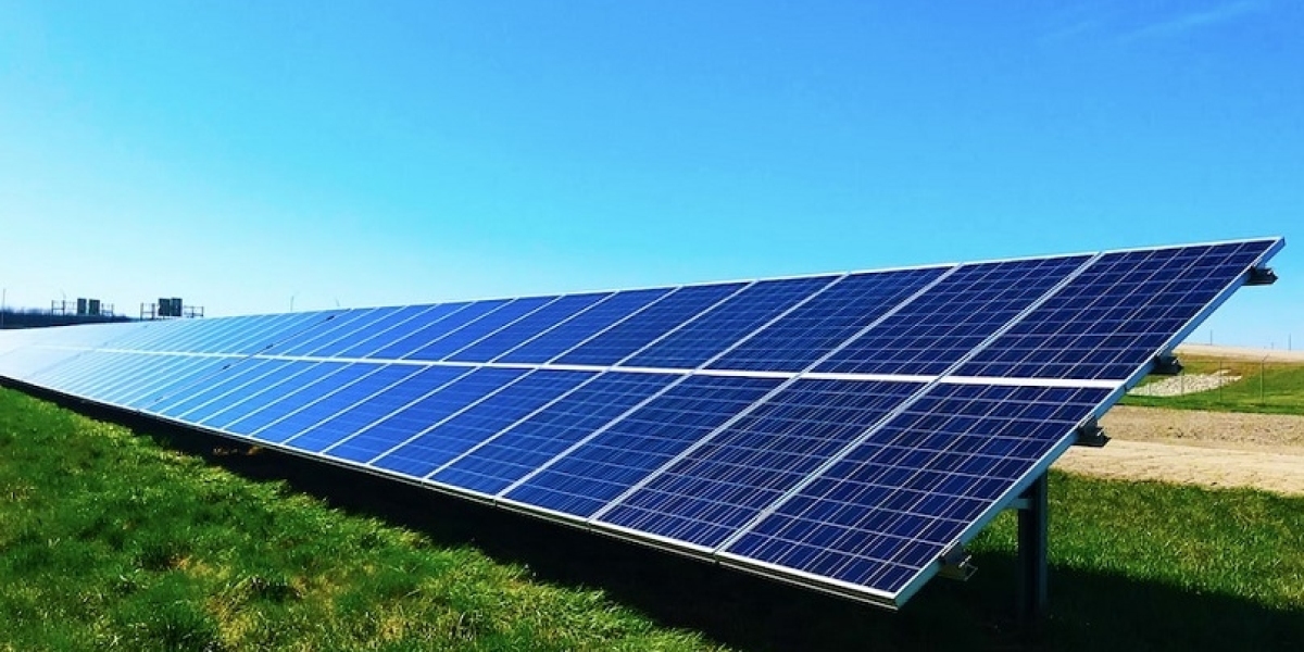 Solar Panels and Inverters for Seamless Solar Power Integration