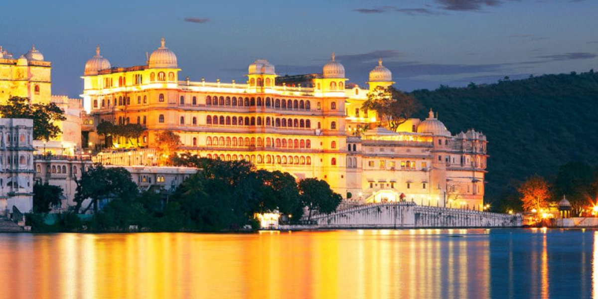 Top Holiday Destinations: Exploring Udaipur with the Best Holiday Tour Packages