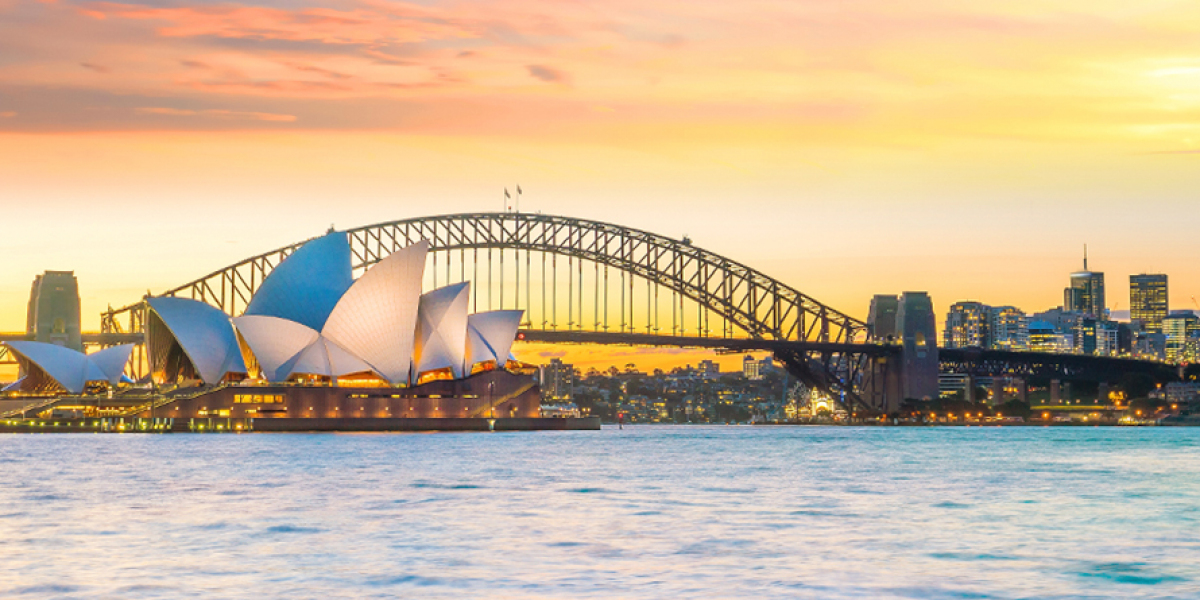 Sydney Harbour Cruises: Sunlit Sights vs. Starlit Nights